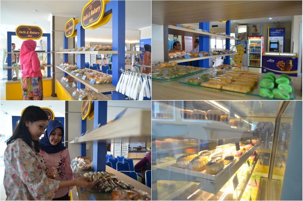 Berbagai macam roti, snack dan jajanan di Cafe & Bakery RSA UGM