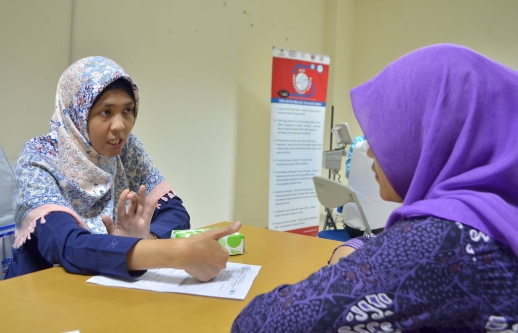 Salah satu peserta konsultasi kesehatan dengan dr. Rizki Amalia, Sp.JP
