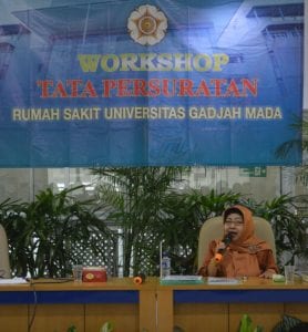 Sesi materi dari Narasumber Dra. Sugihastuti, M.S