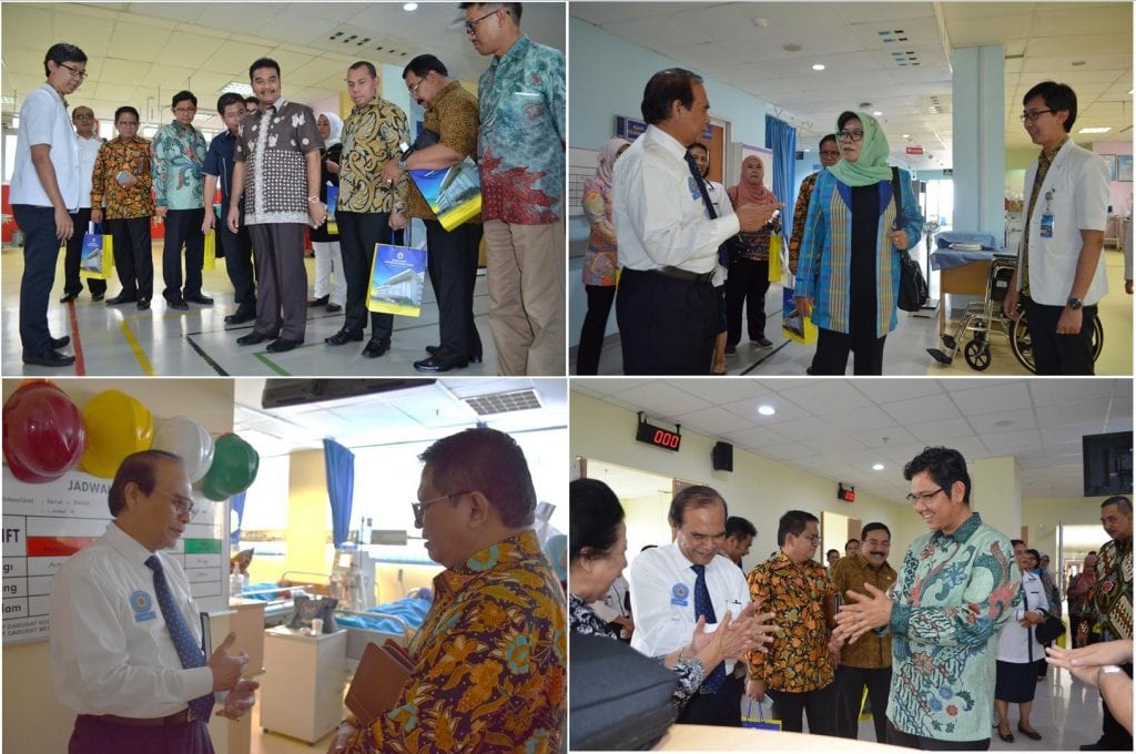 Dokter Edwin sedang menjelaskan alur triage di IGD RS dan kunjungan di Instalasi Hemodialisa serta gedung baru RS UGM