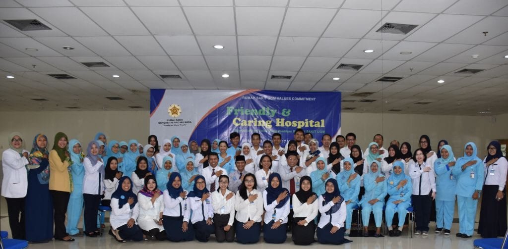 Foto Bersama Direksi dan Staf RS UGM