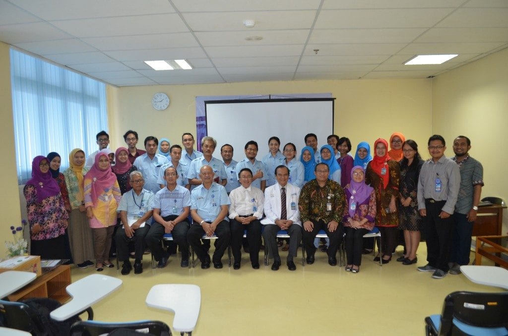 Foto bersama di Rumah Sakit UGM