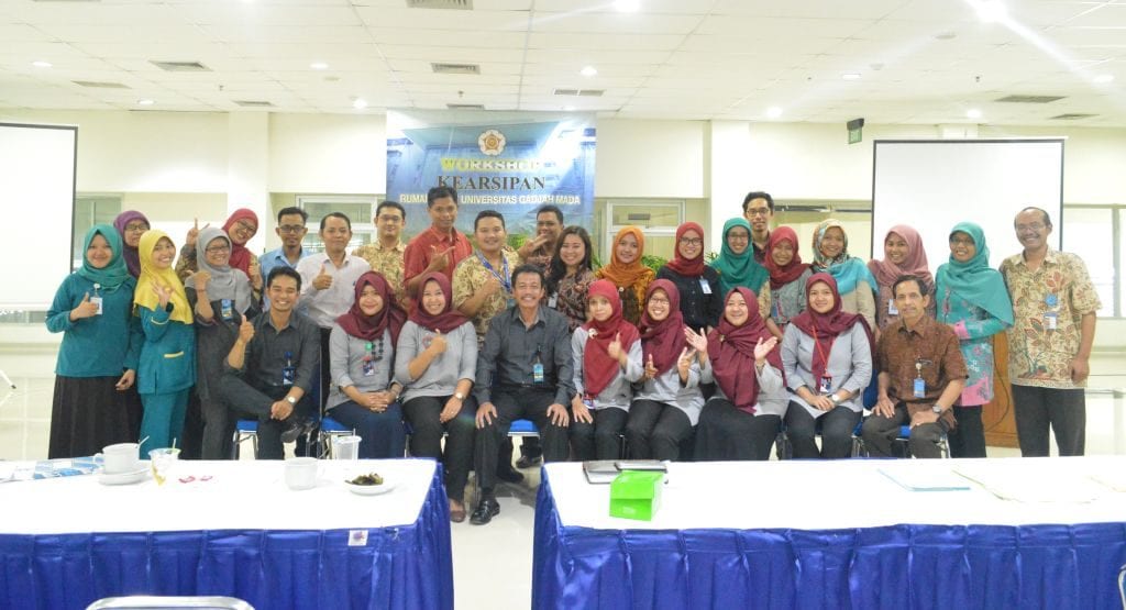 Foto bersama peserta dan Narasumber Tim Arsip UGM