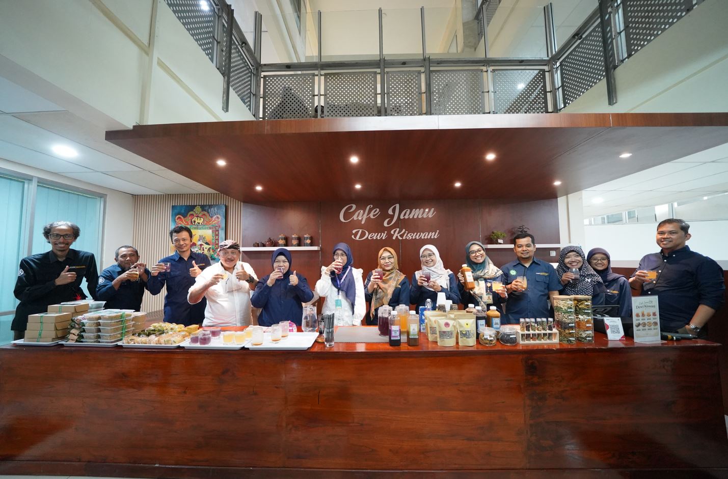 Cafe Jamu Dewi Kiswani di lantai 1 RSA UGM menghadirkan fasilitas edukasi kesehatan tradisional bagi pengunjung rumah sakit.