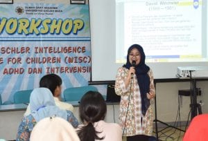 Pemberian materi oleh Ibu Melina Dian Kusumadewi, S.Psi, MA, Psikolog