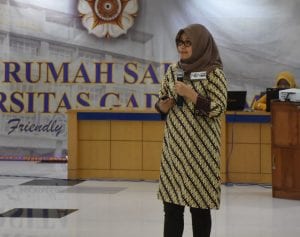 Pemberian materi oleh Ibu Sri Nenggih Wahyuni, SIP.,MA