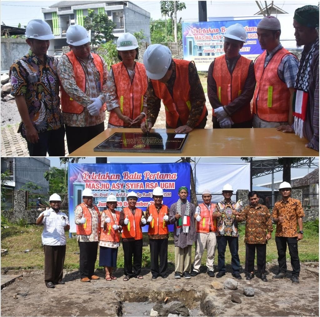 Penanda tanganan prasasti dan foto bersama