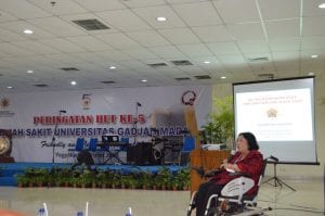 Penyampaian orasi ilmiah oleh Prof.dr.Sunartini Hapsara,Sp.A(K).,PhD