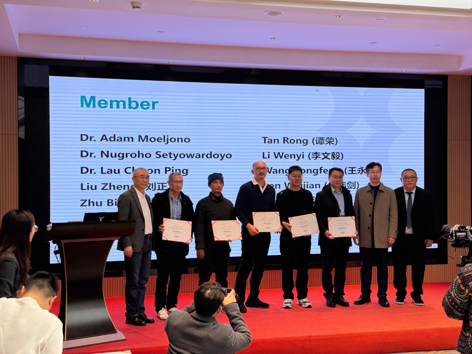 Dr. Adam Moeljono, Sp.OT (K) Spine Jadi Pembicara di Konferensi Ortopedi Internasional di Wuhan, China