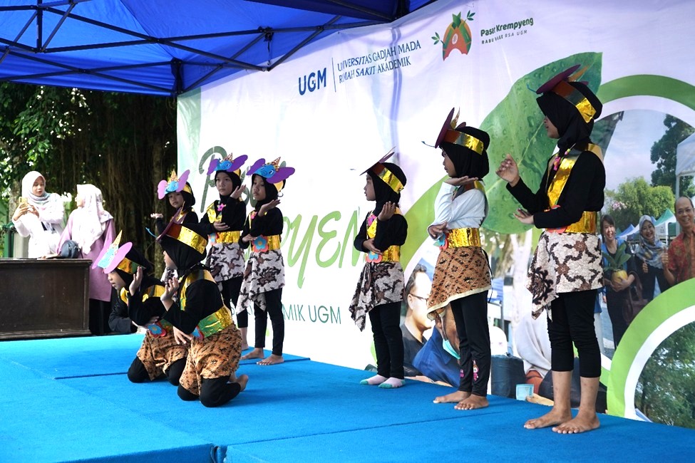 Rumah Sakit Akademik UGM Gelar Pasar Krempyeng Rebo Wage Perdana 