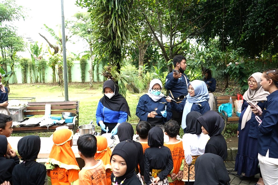 Rumah Sakit Akademik UGM Gelar Pasar Krempyeng Rebo Wage Perdana 