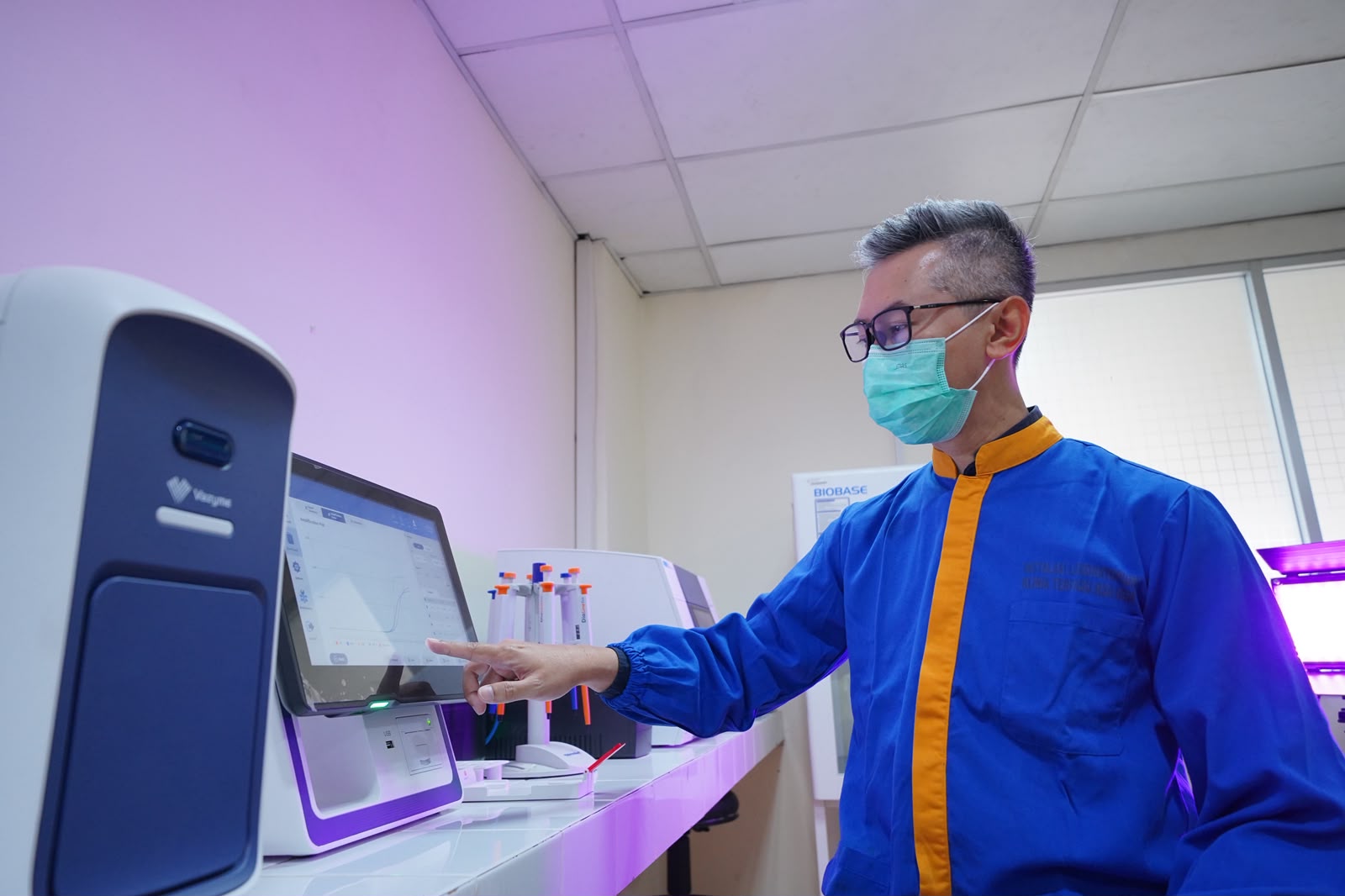 Influenza A dapat menimbulkan berbagai gejala seperti demam, pegal-pegal, sakit kepala, batuk kering, kelelahan, dan hidung tersumbat.