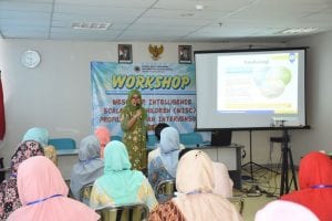 dr. Ade Febrina Lestari, M.Sc., Sp.A – Dokter Spesialis Anak RSA UGM dalam memberiakn materi workshop