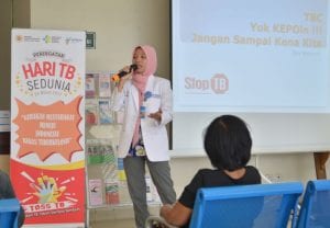 dr. Eka Wahyuni memaparkan materi tentang Tuberkulosis