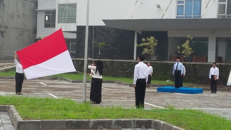 Upacara bendera di Rumah Sakit UGM