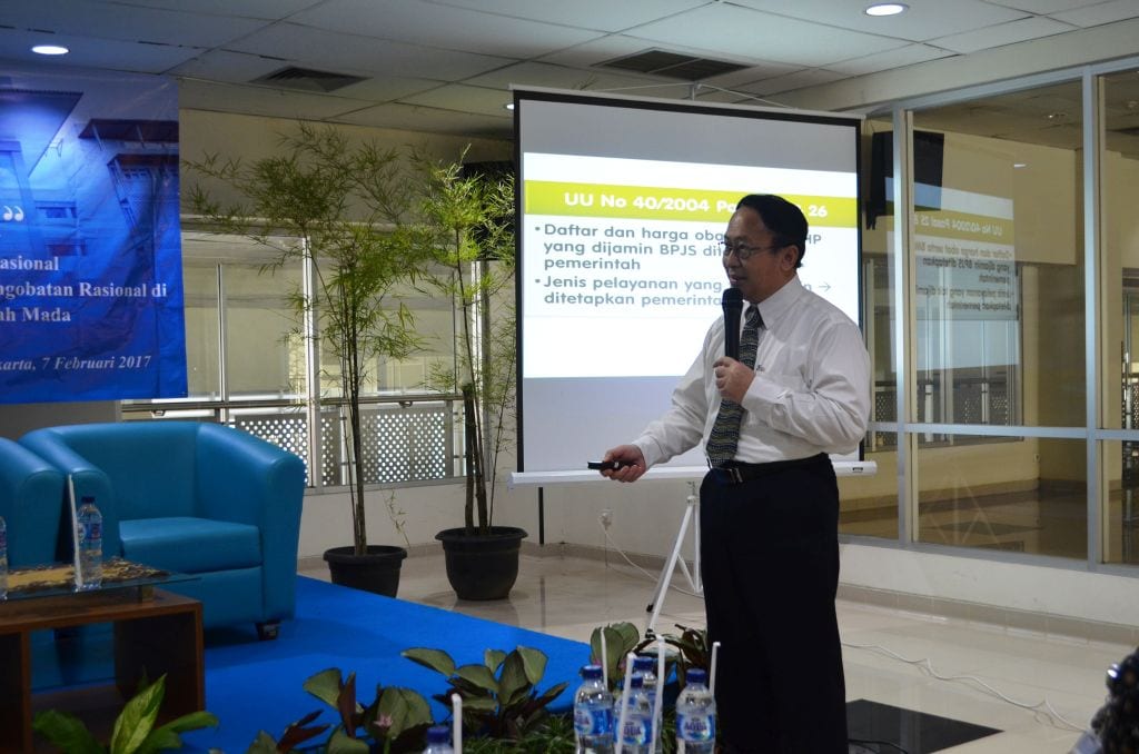 Penyampaian Materi oleh Prof. Iwan Dwiprahasto, M.Med.Sc., Ph.D – Ketua Komite Nasional Penyusunan Formularium Nasional