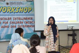 Pemberian materi oleh Ibu Melina Dian Kusumadewi, S.Psi, MA, Psikolog