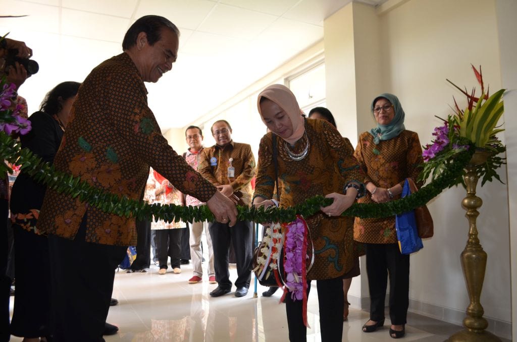 Pembukaan gedung Bima dan Parikesit oleh Rektor UGM dilanjutkan visitasi ruangan