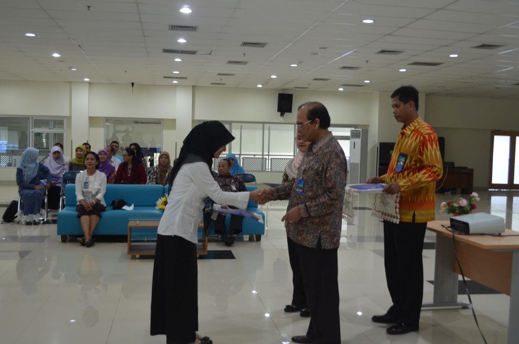 Penyerahan SK PNS dan PTT RS UGM