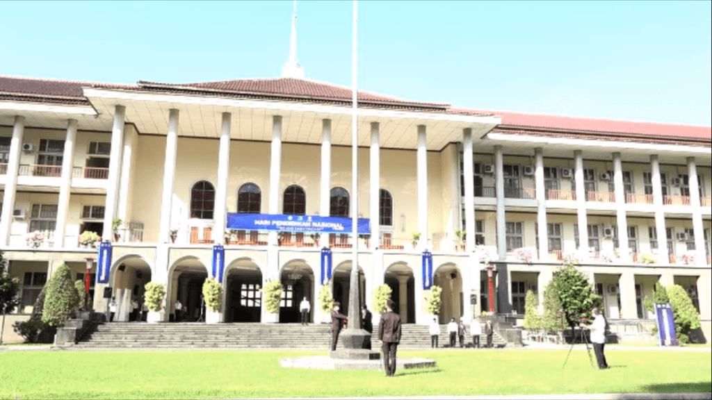 RSA UGM IKUTI UPACARA BENDERA MEMPERINGATI HARDIKNAS DI MASA PANDEMI ...