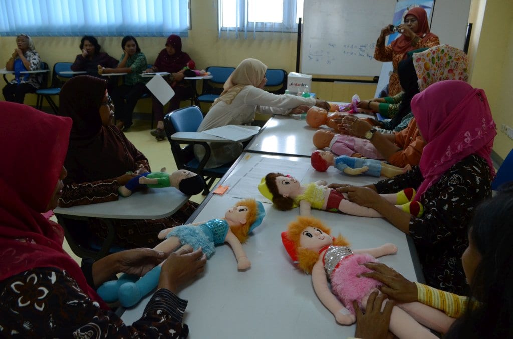 Pelatihan Pijat Bayi di RS UGM